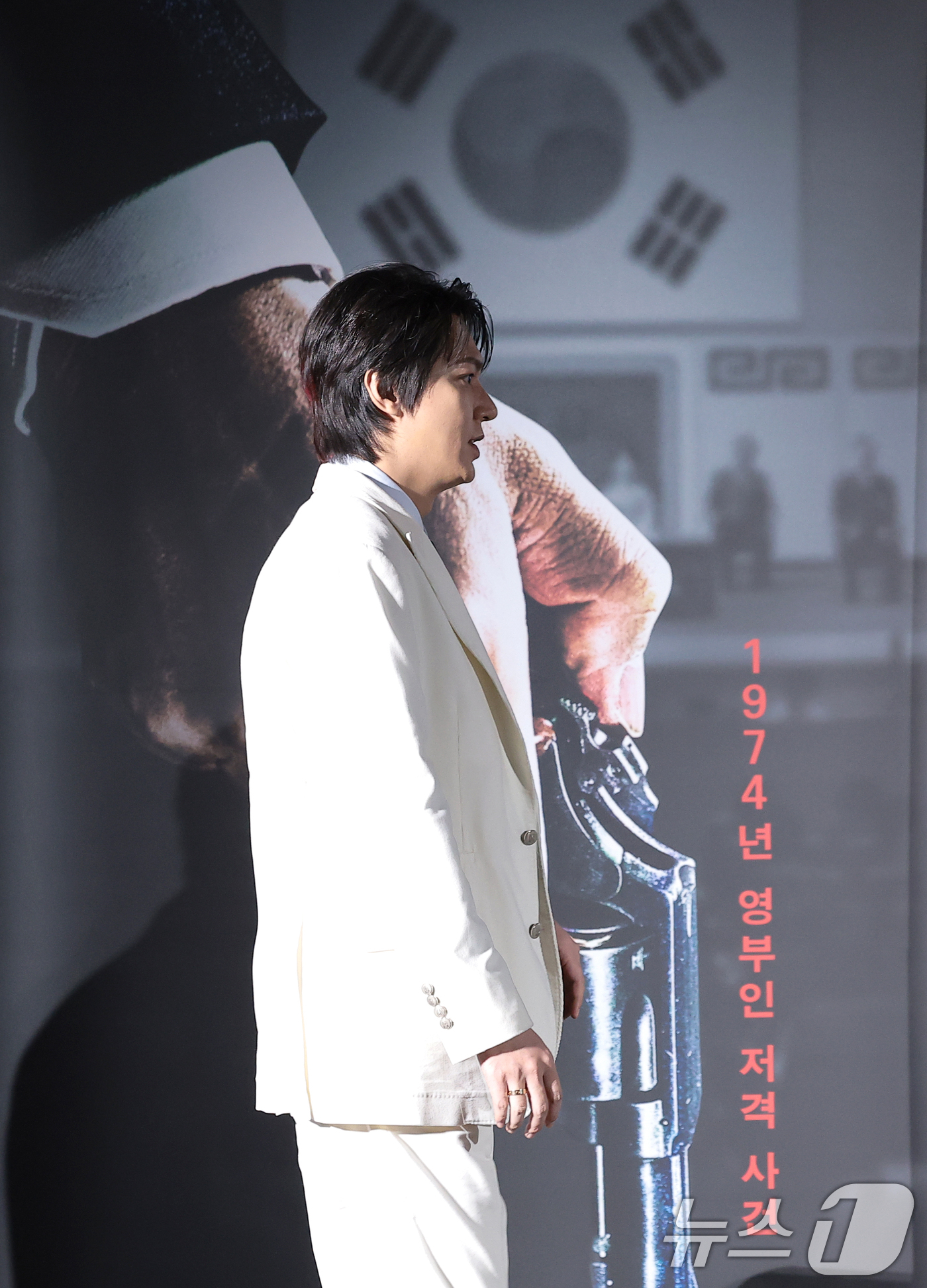 (서울=뉴스1) 권현진 기자 = 배우 이민호가 10일 오전 서울 용산구 CGV 용산아이파크몰에서 열린 영화 '암살자(들)' 제작보고회에 참석하고 있다.'암살자(들)'은 1974년 …