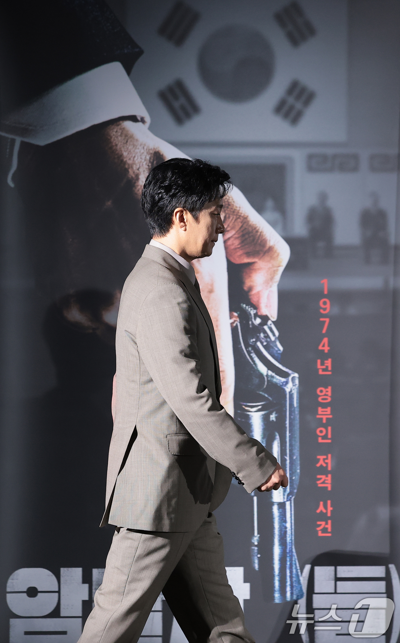 (서울=뉴스1) 권현진 기자 = 배우 박해일이 10일 오전 서울 용산구 CGV 용산아이파크몰에서 열린 영화 '암살자(들)' 제작보고회에 참석하고 있다.'암살자(들)'은 1974년 …