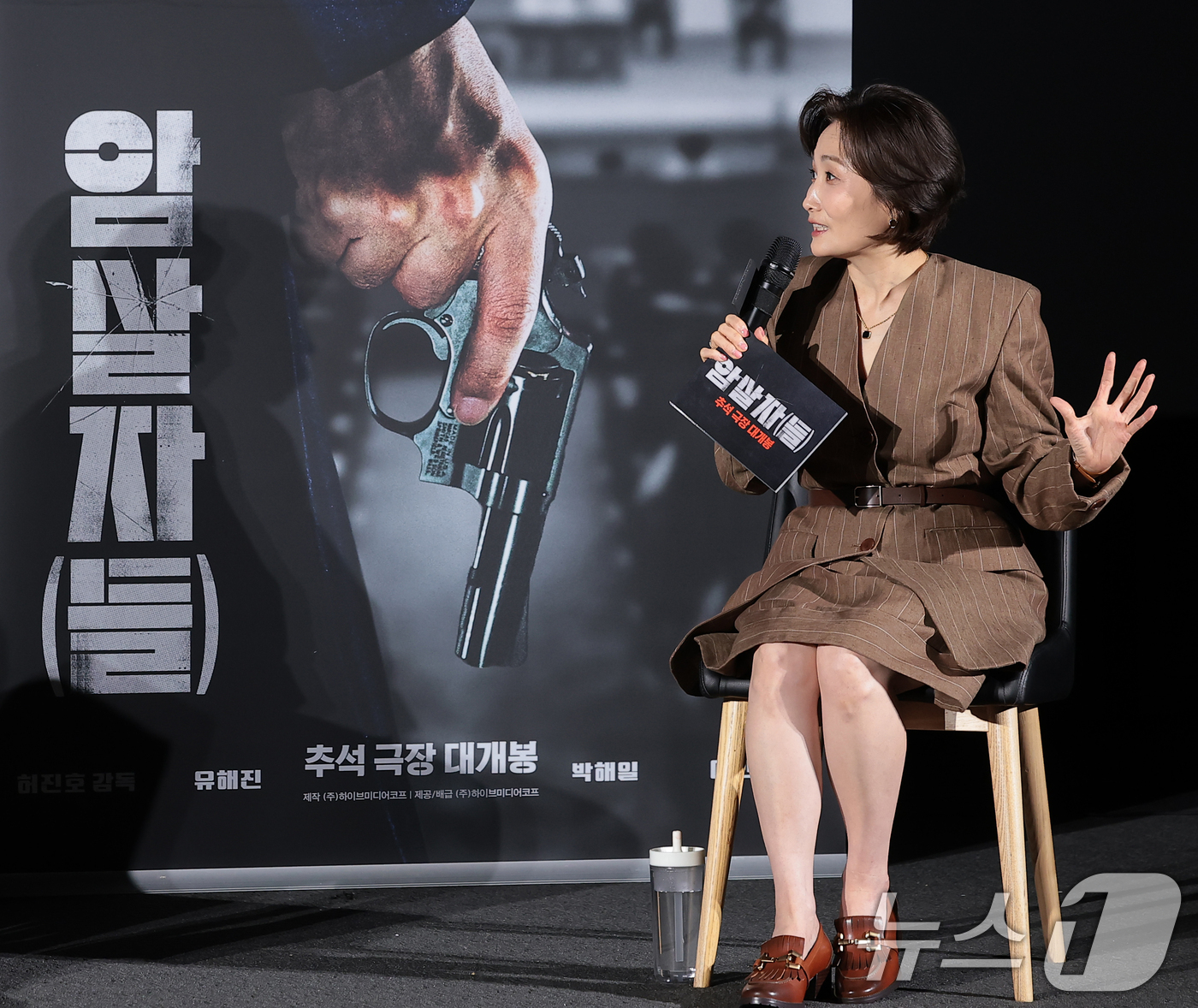 (서울=뉴스1) 권현진 기자 = 방송인 박경림이 10일 오전 서울 용산구 CGV 용산아이파크몰에서 열린 영화 '암살자(들)' 제작보고회에 참석해 진행을 하고 있다.'암살자(들)'은 …