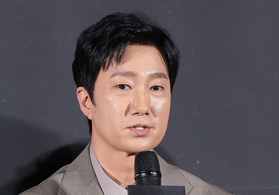 인사말 하는 박해일