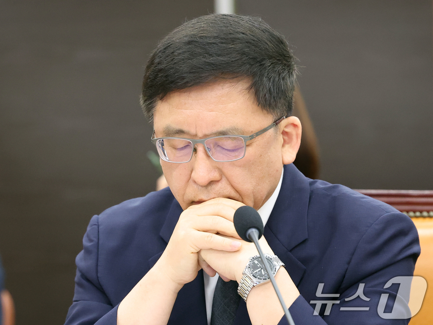 (서울=뉴스1) 황기선 기자 = 강동완 선관위 사무총장 직무대리가 10일 오전 서울 여의도 국회에서 열린 제9회 전국동시 지방선거 투표용지 부족사태 등 국민참정권 침해 진상규명 및 …