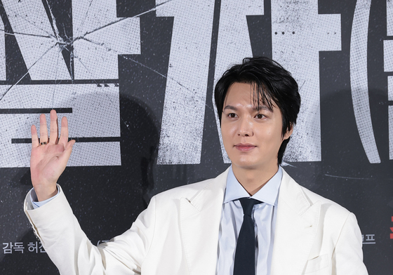 이민호, 근사한 인사