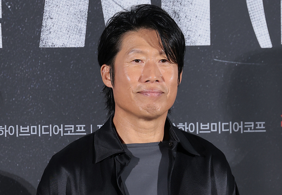 '암살자(들)' 유해진, 초유의 사건을 마주하게 되는 형사 철구