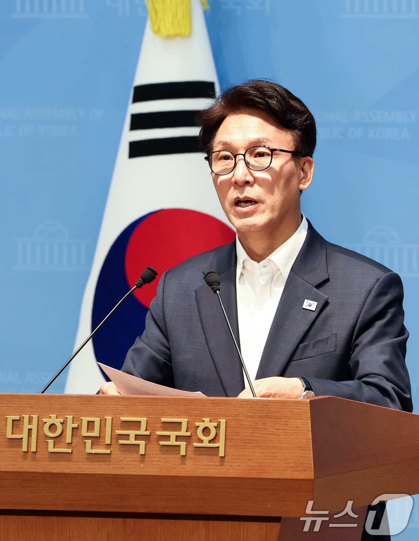 (서울=뉴스1) 최지환 기자 = 김민석 더불어민주당 당대표 후보가 10일 서울 여의도 국회 소통관에서 열린 더불어민주당 8·17 전당대회 관련 기자회견에서 발언하고 있다. 2026 …