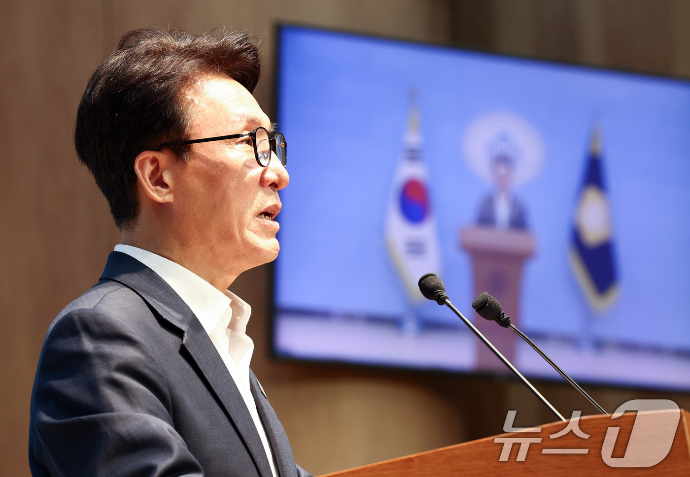 (서울=뉴스1) 최지환 기자 = 김민석 더불어민주당 당대표 후보가 10일 서울 여의도 국회 소통관에서 열린 더불어민주당 8·17 전당대회 관련 기자회견에서 발언하고 있다. 2026 …
