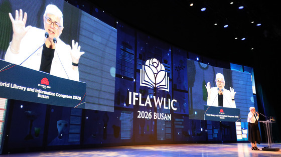 환영사 하는 레슬리 위어 IFLA 회장
