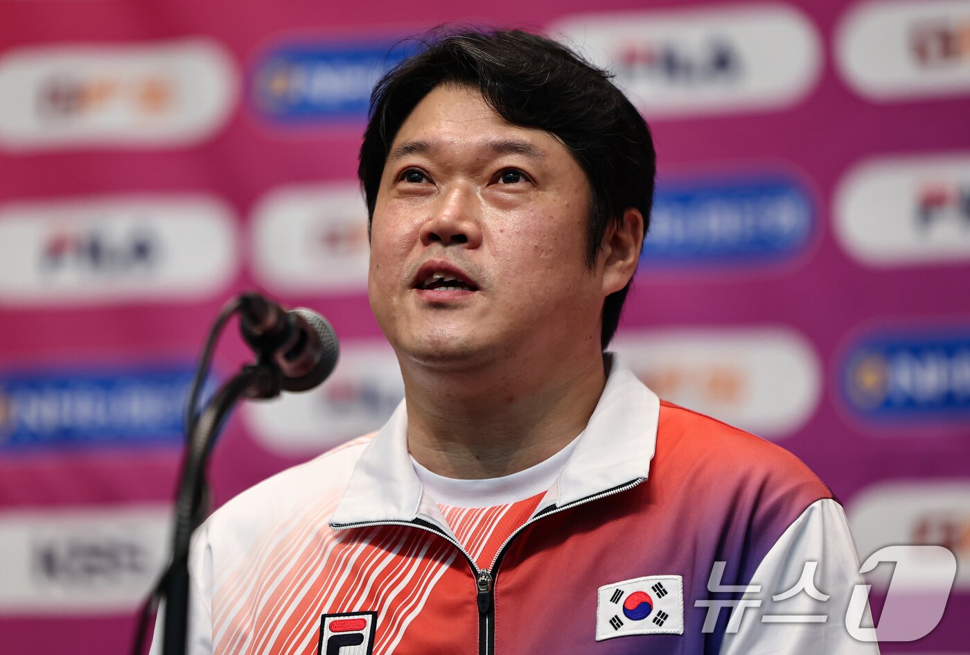 본문 이미지 - 2026 아이치-나고야 아시안게임 사격 국가대표 소승섭이 10일 충북 진천군 진천국가대표선수촌에서 열린 미디어데이에서 취재진 질문에 답하고 있다. 2026.8.10 ⓒ 뉴스1 김도우 기자