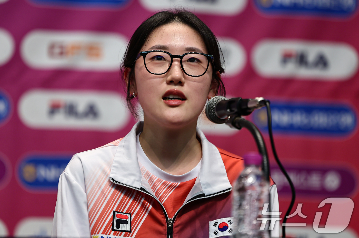 (진천=뉴스1) 김도우 기자 = 2026 아이치-나고야 아시안게임 사격 국가대표 양지인이 10일 충북 진천군 진천국가대표선수촌에서 열린 미디어데이에서 취재진 질문에 답하고 있다. …