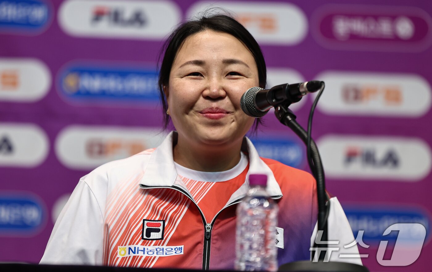 본문 이미지 - 2026 아이치-나고야 아시안게임 사격 국가대표 이보나가 10일 충북 진천군 진천국가대표선수촌에서 열린 미디어데이에서 취재진 질문에 답하고 있다. 2026.8.10 ⓒ 뉴스1 김도우 기자