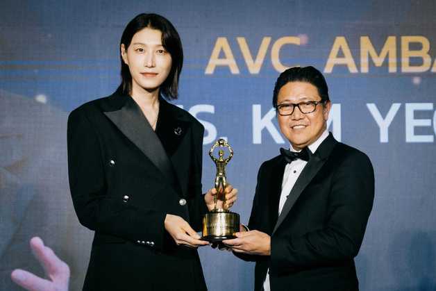 '배구 여제' 김연경, AVC 공로상 수상…"다음 세대 위해 최선"