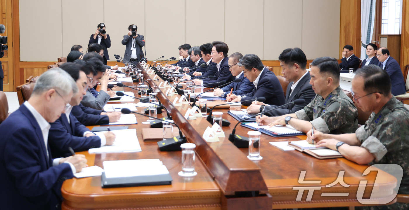 (서울=뉴스1) 허경 기자 = 이재명 대통령이 10일 청와대에서 열린 메가프로젝트 2차 민관합동 점검회의에서 발언하고 있다. 2026.8.10/뉴스1