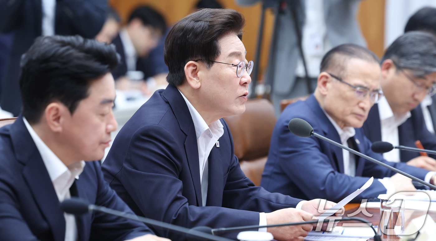 (서울=뉴스1) 허경 기자 = 이재명 대통령이 10일 청와대에서 열린 메가프로젝트 2차 민관합동 점검회의에서 발언하고 있다. 2026.8.10/뉴스1