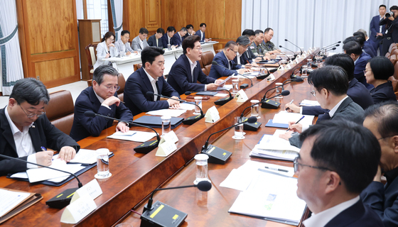靑 "연내 메가특구특별법 제정…주52시간 특례, '노동계 동의' 받아야"