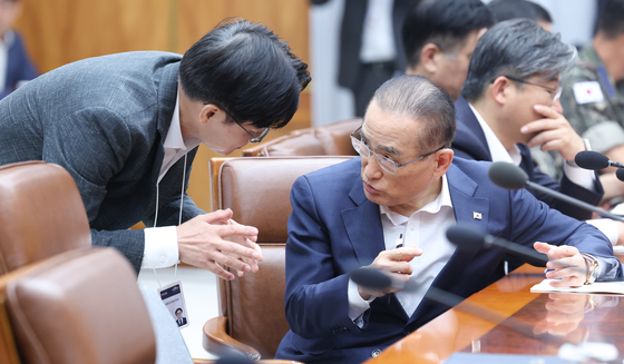대화하는 김정관 산업통상부 장관과 위성락 안보실장