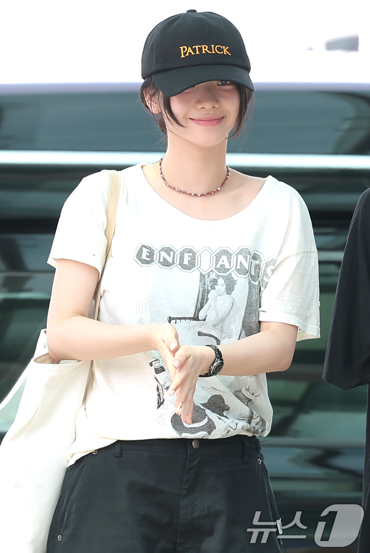 (인천공항=뉴스1) 권현진 기자 = 에스파(aespa) 카리나가 해외 일정을 위해 10일 인천국제공항을 통해 대만으로 출국하고 있다. 2026.8.10/뉴스1