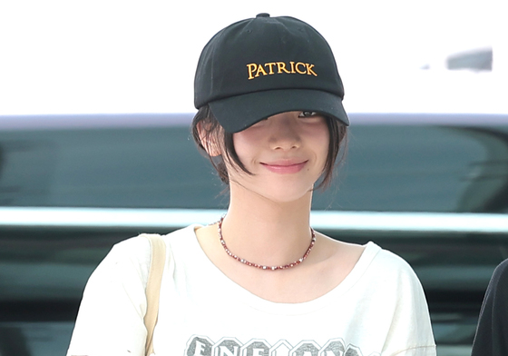 카리나, 수수한 차림에 빛나는 미소