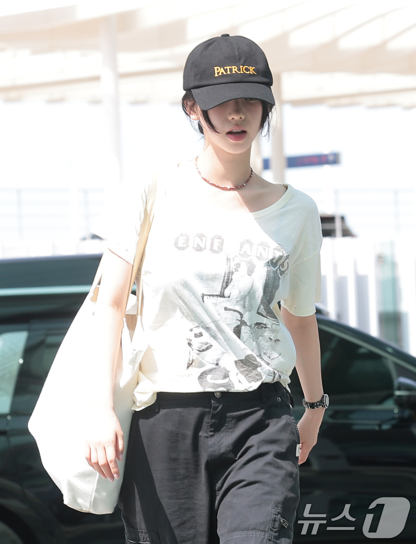 (인천공항=뉴스1) 권현진 기자 = 에스파(aespa) 카리나가 해외 일정을 위해 10일 인천국제공항을 통해 대만으로 출국하고 있다 2026.8.10/뉴스1