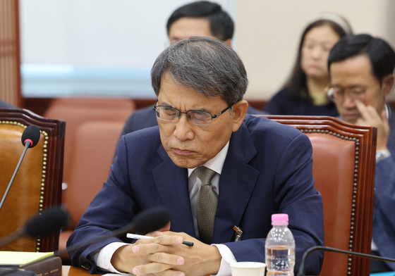 생각에 잠긴 노태악 전 선관위원장