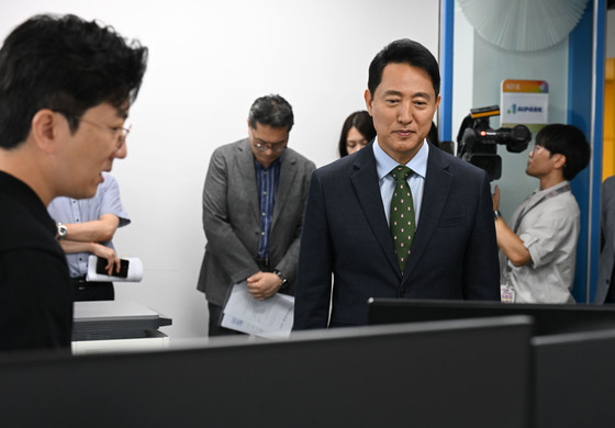 청년 AI 콘텐츠 업체 둘러보는 오세훈 서울시장