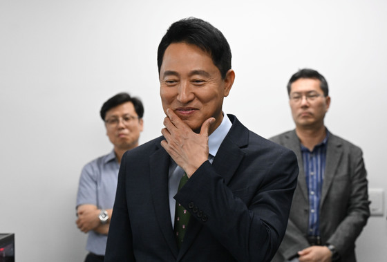 청년 AI 스타트업 둘러보는 오세훈 서울시장