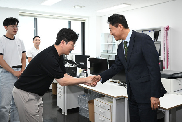 청년 AI 스타트업 창업가 만난 오세훈 서울시장