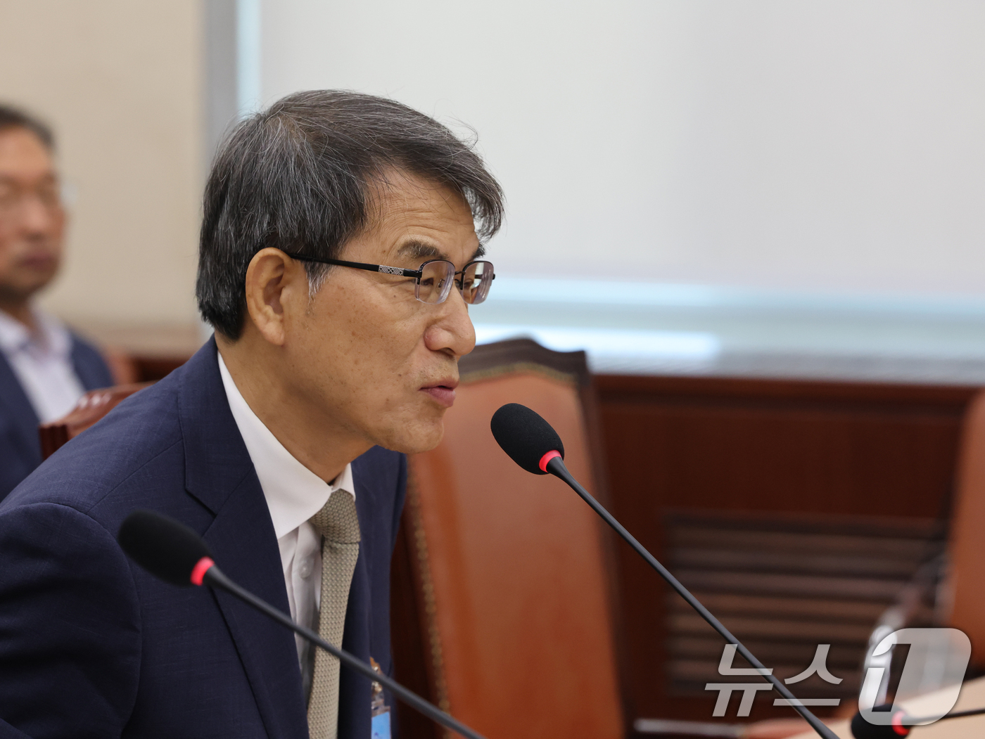 (서울=뉴스1) 황기선 기자 = 노태악 전 중앙선거관리위원장이 10일 오후 서울 여의도 국회에서 열린 제9회 전국동시 지방선거 투표용지 부족사태 등 국민참정권 침해 진상규명 및 선 …