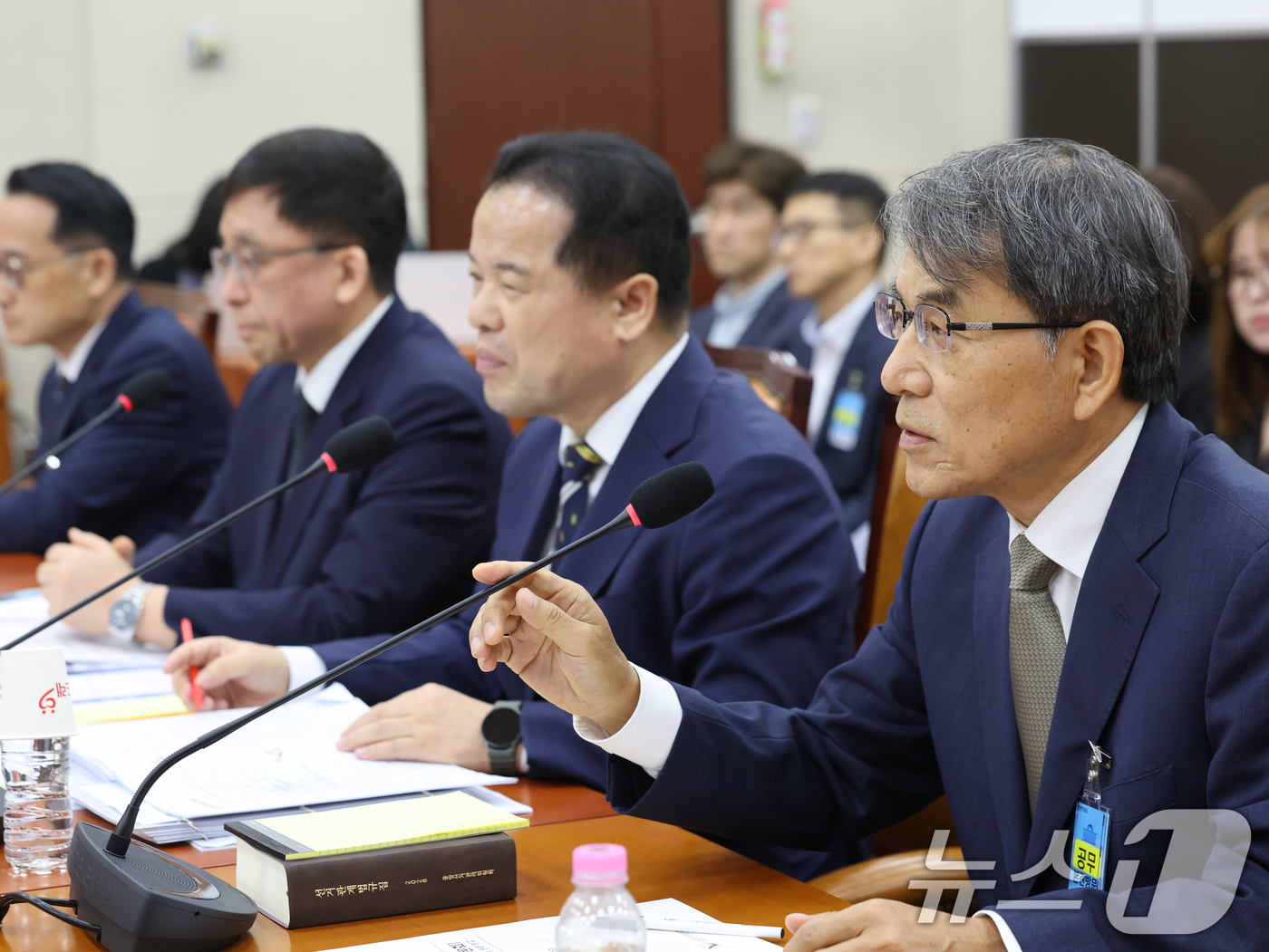 (서울=뉴스1) 황기선 기자 = 노태악 전 중앙선거관리위원장이 10일 오후 서울 여의도 국회에서 열린 제9회 전국동시 지방선거 투표용지 부족사태 등 국민참정권 침해 진상규명 및 선 …