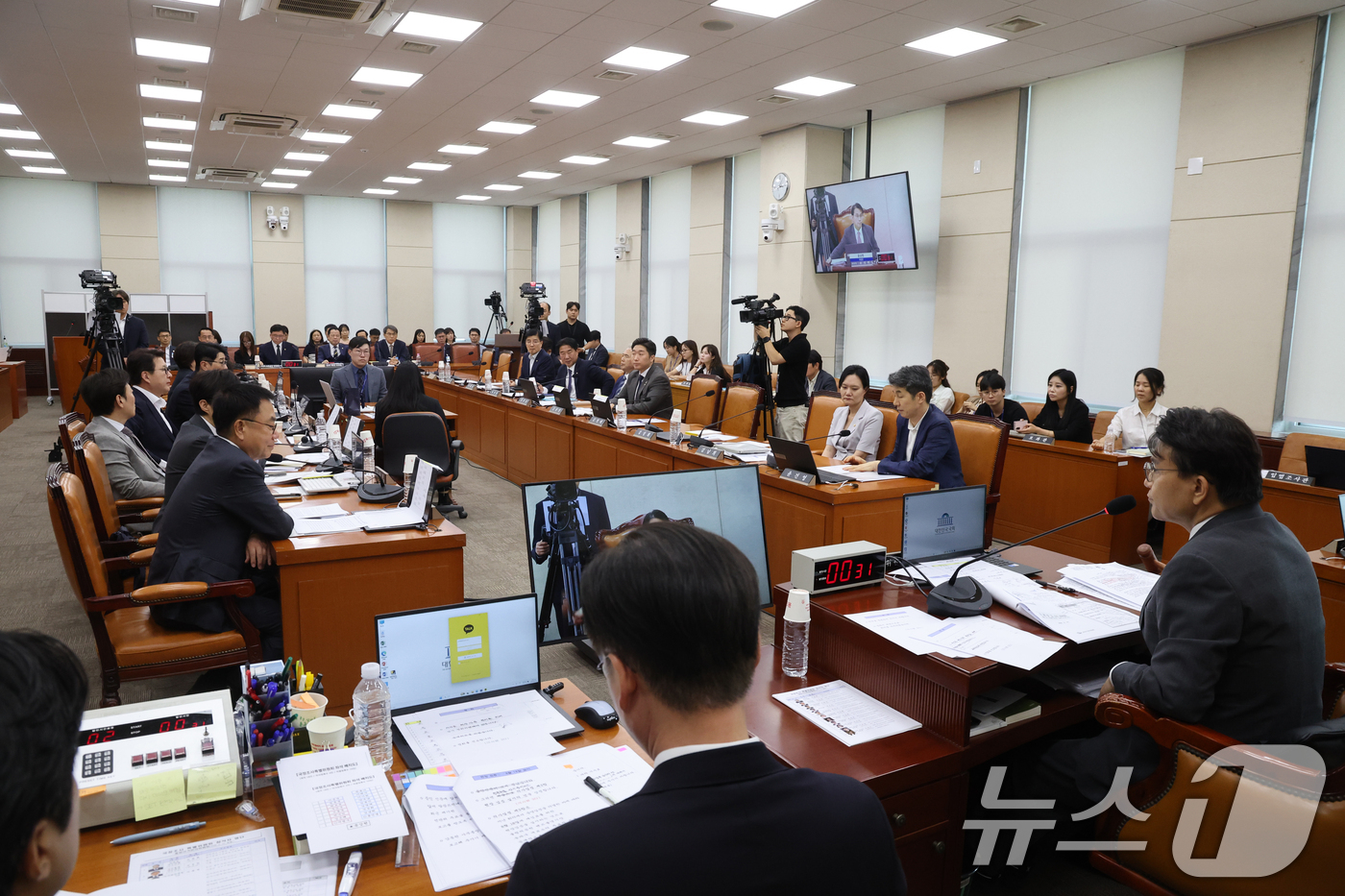 (서울=뉴스1) 황기선 기자 = 윤상현 국조특위 위원장이 10일 오후 서울 여의도 국회에서 열린 제9회 전국동시 지방선거 투표용지 부족사태 등 국민참정권 침해 진상규명 및 선거관리 …