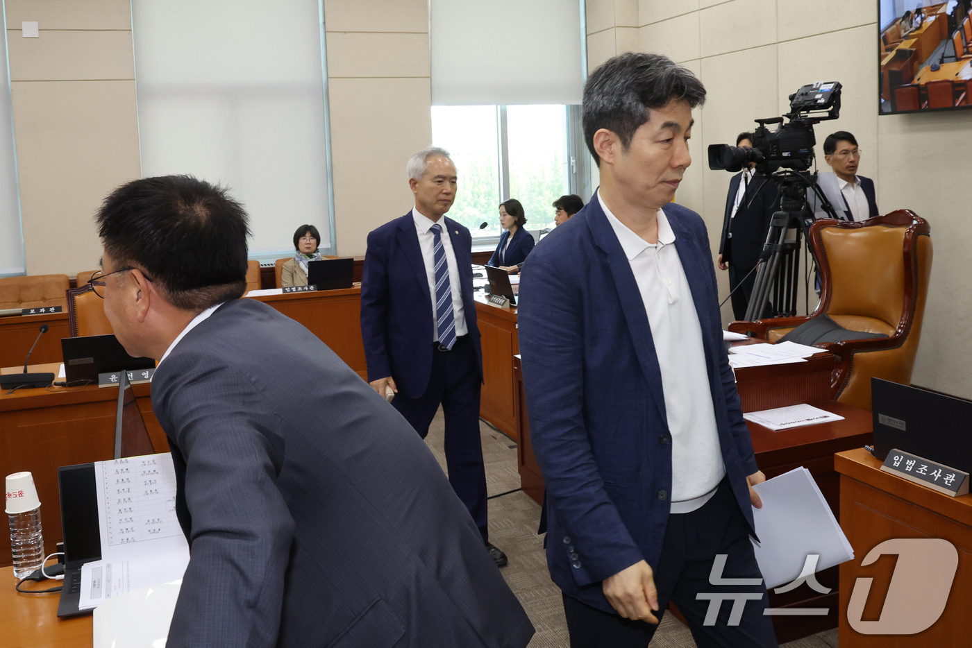 (서울=뉴스1) 황기선 기자 = 국조특위 여·야 의원들이 10일 오후 서울 여의도 국회에서 열린 제9회 전국동시 지방선거 투표용지 부족사태 등 국민참정권 침해 진상규명 및 선거관리 …