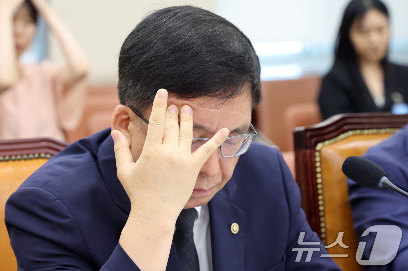 (서울=뉴스1) 황기선 기자 = 강동완 선관위 사무총장 직무대리가 10일 오후 서울 여의도 국회에서 열린 제9회 전국동시 지방선거 투표용지 부족사태 등 국민참정권 침해 진상규명 및 …