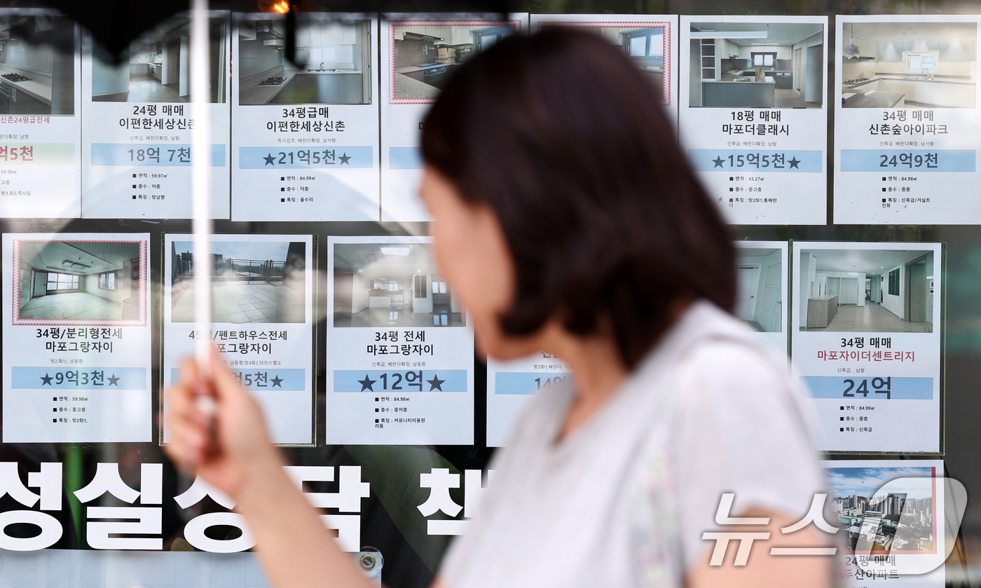 (서울=뉴스1) 최지환 기자 = 10일 부동산 빅데이터업체 아실에 따르면 지난 9일 기준 서울 아파트 매물은 6만2516건으로 세제 개편안이 발표된 지난 3일 6만409건보다 21 …