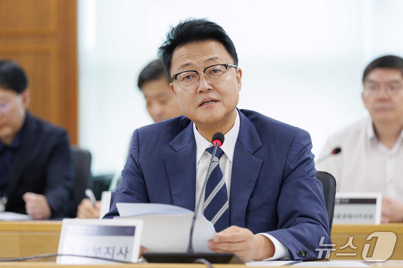본문 이미지 - 주형철 경기도 경제부지사가 10일 오후 경기도청 율곡홀에서 열린 재정위기 극복 전략 TF 킥오프 회의를 주재하고 있다.(경기도 제공. 재판매 및 DB금지)