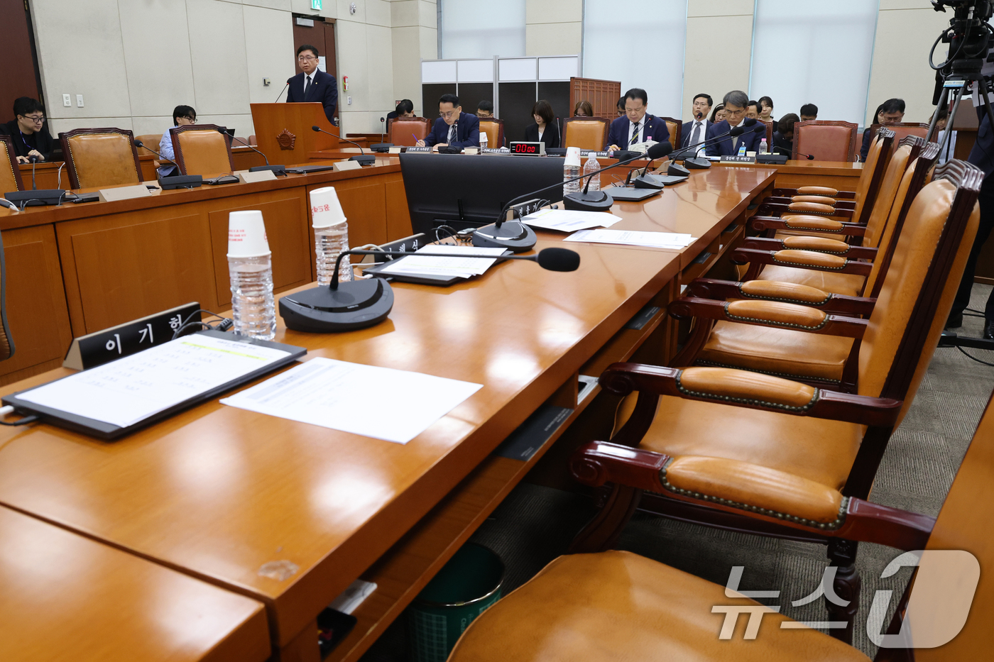 (서울=뉴스1) 황기선 기자 = 10일 오후 서울 여의도 국회에서 열린 제9회 전국동시 지방선거 투표용지 부족사태 등 국민참정권 침해 진상규명 및 선거관리 개혁을 위한 국정조사특별 …
