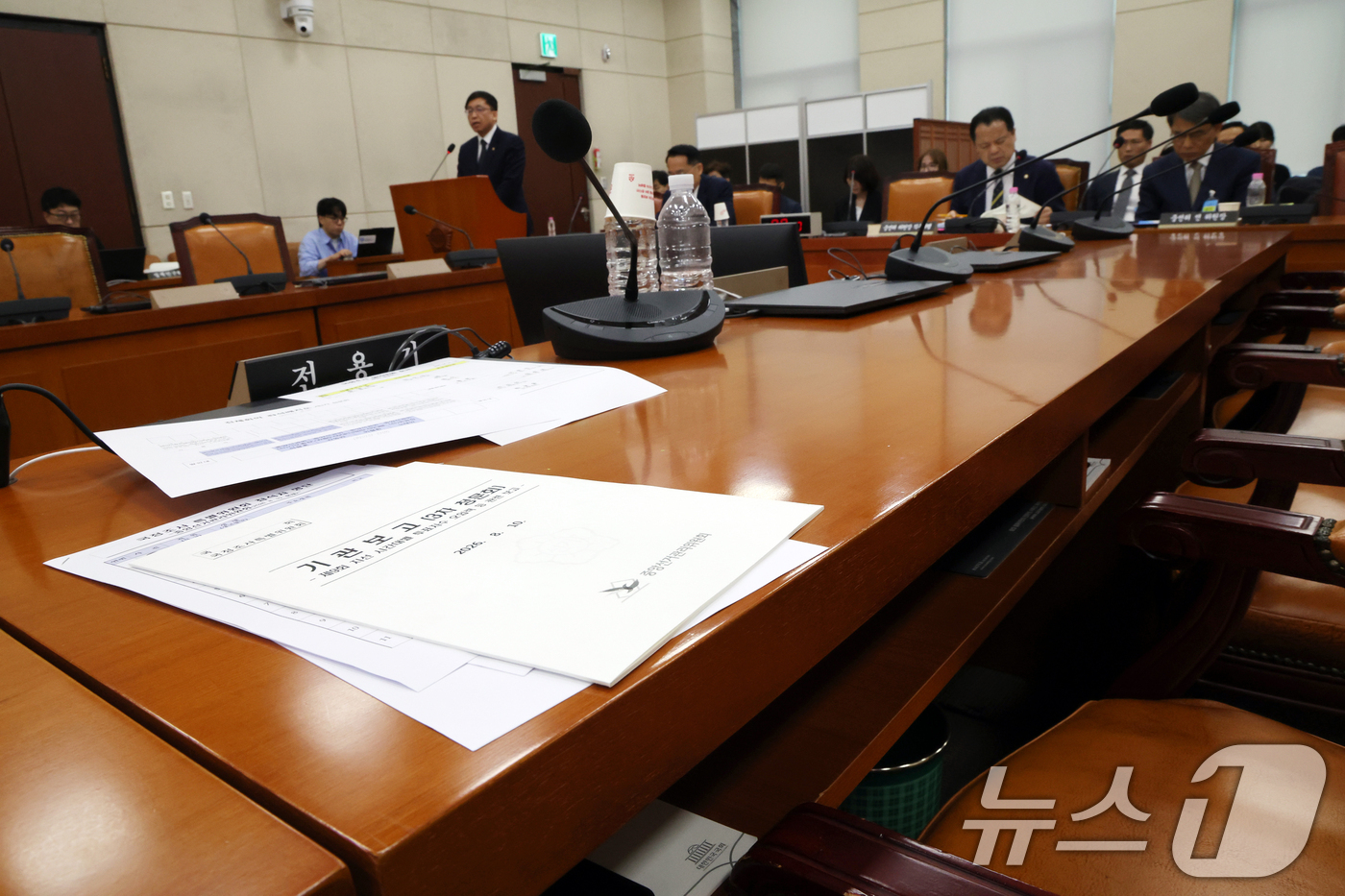 (서울=뉴스1) 황기선 기자 = 10일 오후 서울 여의도 국회에서 열린 제9회 전국동시 지방선거 투표용지 부족사태 등 국민참정권 침해 진상규명 및 선거관리 개혁을 위한 국정조사특별 …