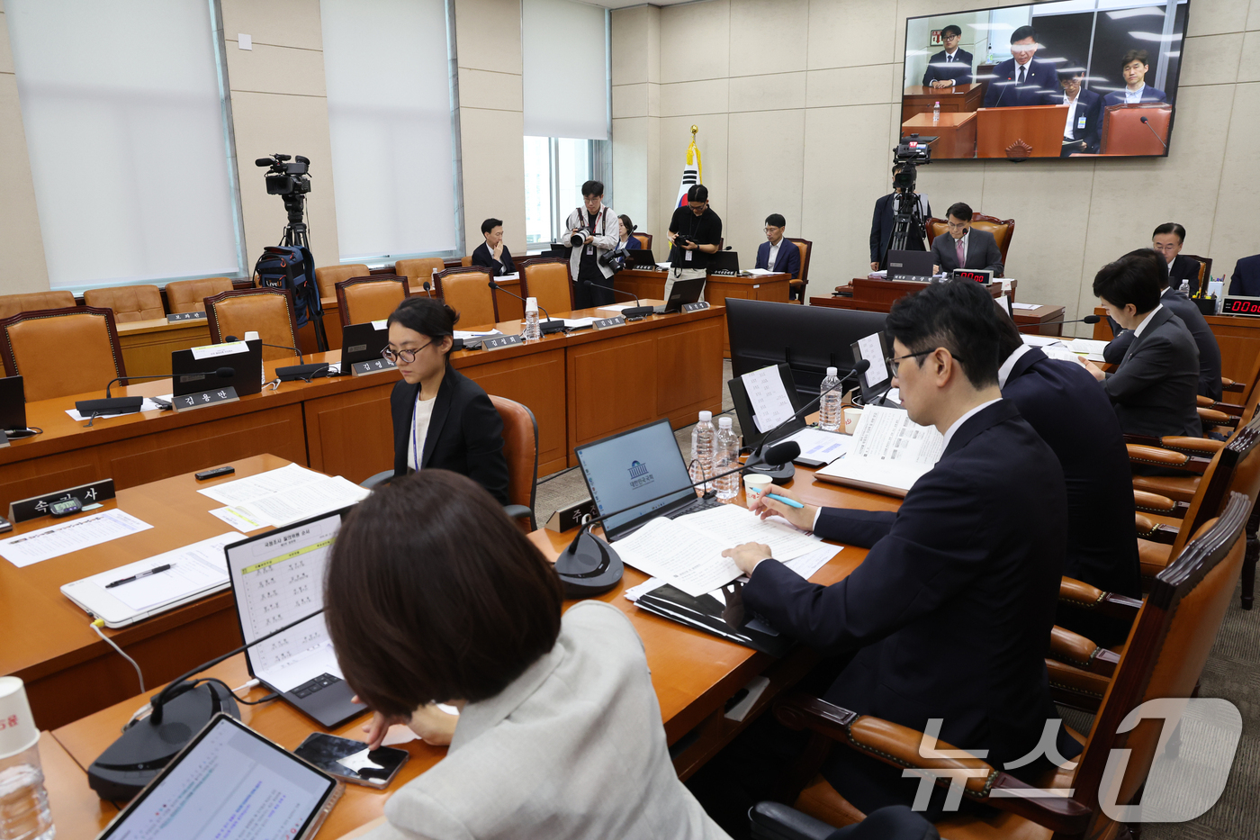 (서울=뉴스1) 황기선 기자 = 10일 오후 서울 여의도 국회에서 열린 제9회 전국동시 지방선거 투표용지 부족사태 등 국민참정권 침해 진상규명 및 선거관리 개혁을 위한 국정조사특별 …