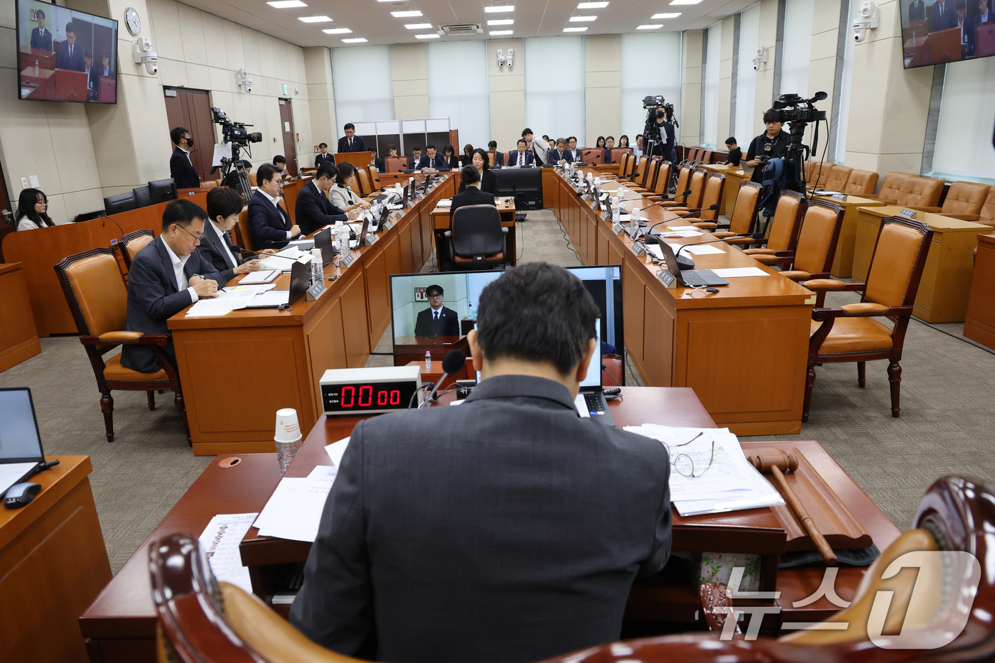 (서울=뉴스1) 황기선 기자 = 10일 오후 서울 여의도 국회에서 열린 제9회 전국동시 지방선거 투표용지 부족사태 등 국민참정권 침해 진상규명 및 선거관리 개혁을 위한 국정조사특별 …