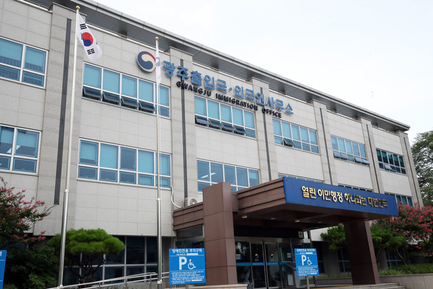 외국인 라이더 적발 '부당거래'…실적주의가 낳은 '인신매매'