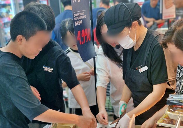 "4만 마리 완판" 통짜장어 돌아왔다…롯데마트, 통큰데이 진행
