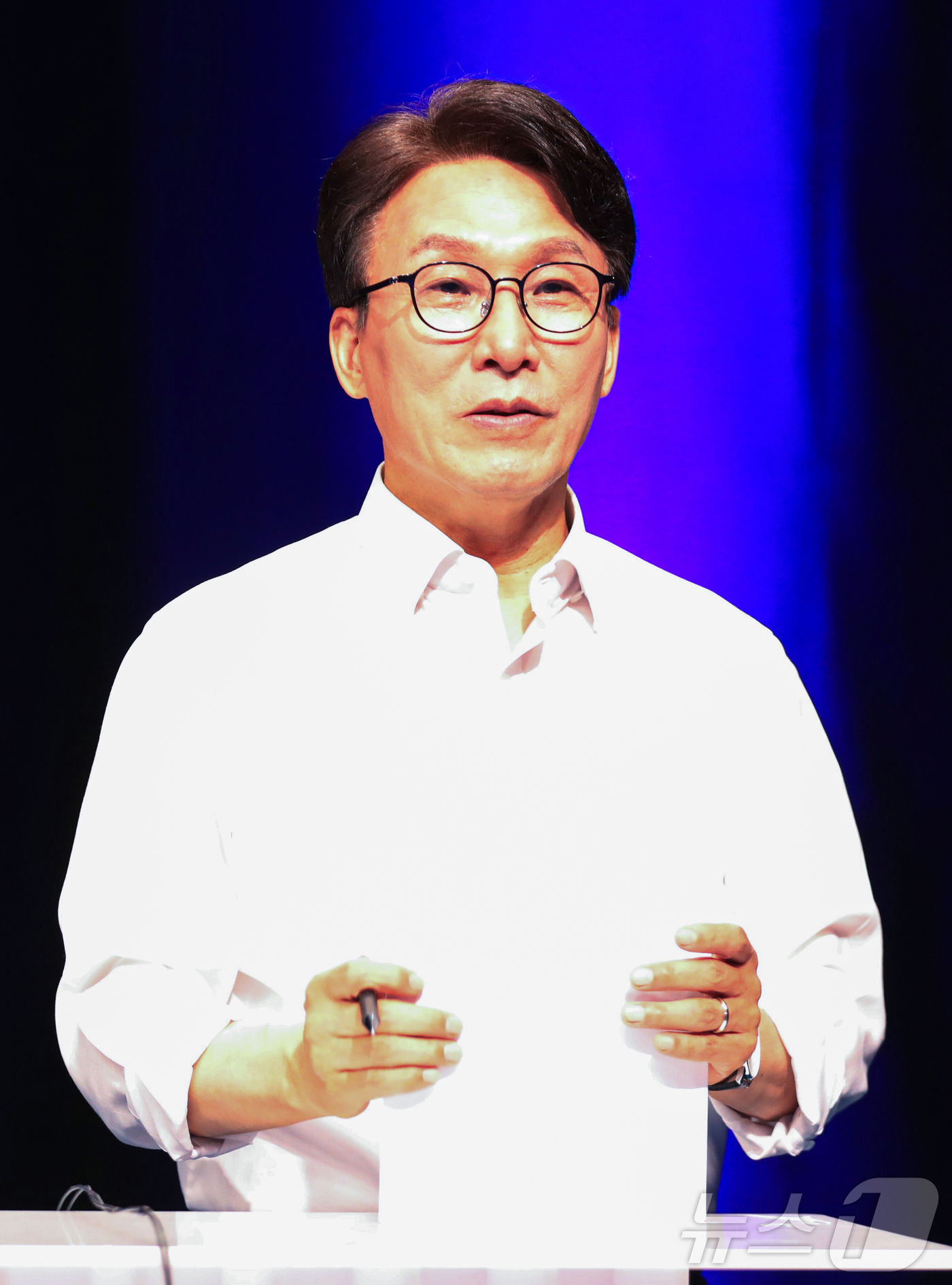 (광주=뉴스1) 안재영 기자 = 전남광주통합특별시 서구 KBC 광주방송에서 10일 열린 더불어민주당 당대표 후보 TV 토론회에서 김민석 후보가 발언하고 있다. 2026.8.10/뉴 …