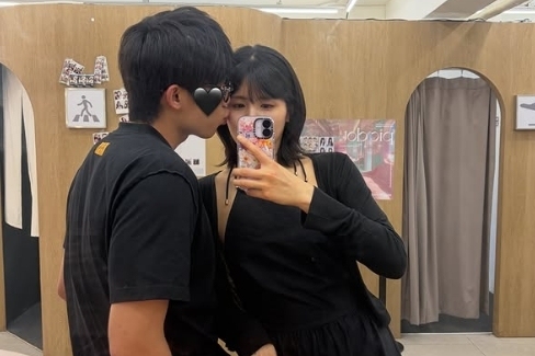 '학폭 쌍둥이' 이재영, 남성과 볼뽀뽀 공개…아제르 이적 이다영 "열심히 달릴 것"'