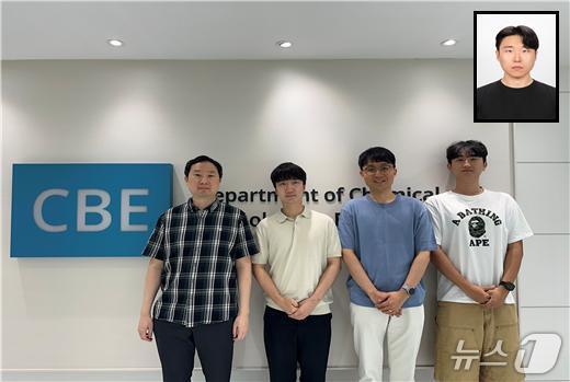 본문 이미지 - 왼쪽부터 KAIST 생명화학공학과 김지한 교수, 김영훈·김도훈 박사과정, 김승우 석사과정. 서울대학교 재료공학부 임윤성 박사. (KAIST 제공) /뉴스1