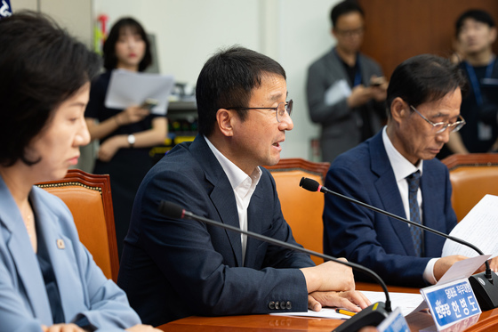 인사말하는 한병도