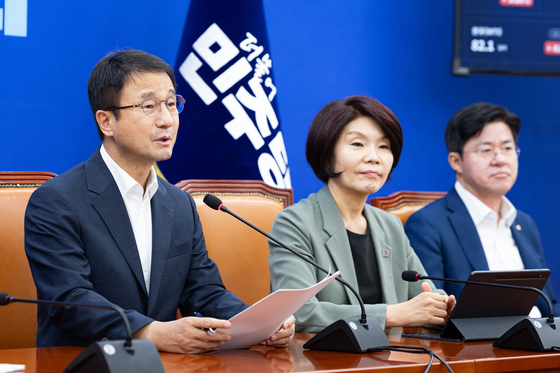 원내대책회의 모두 발언하는 한병도