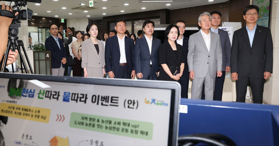 NH농심천심 예·적금 신상품 출시 기념 행사 참석한 강호동 농협중앙회장