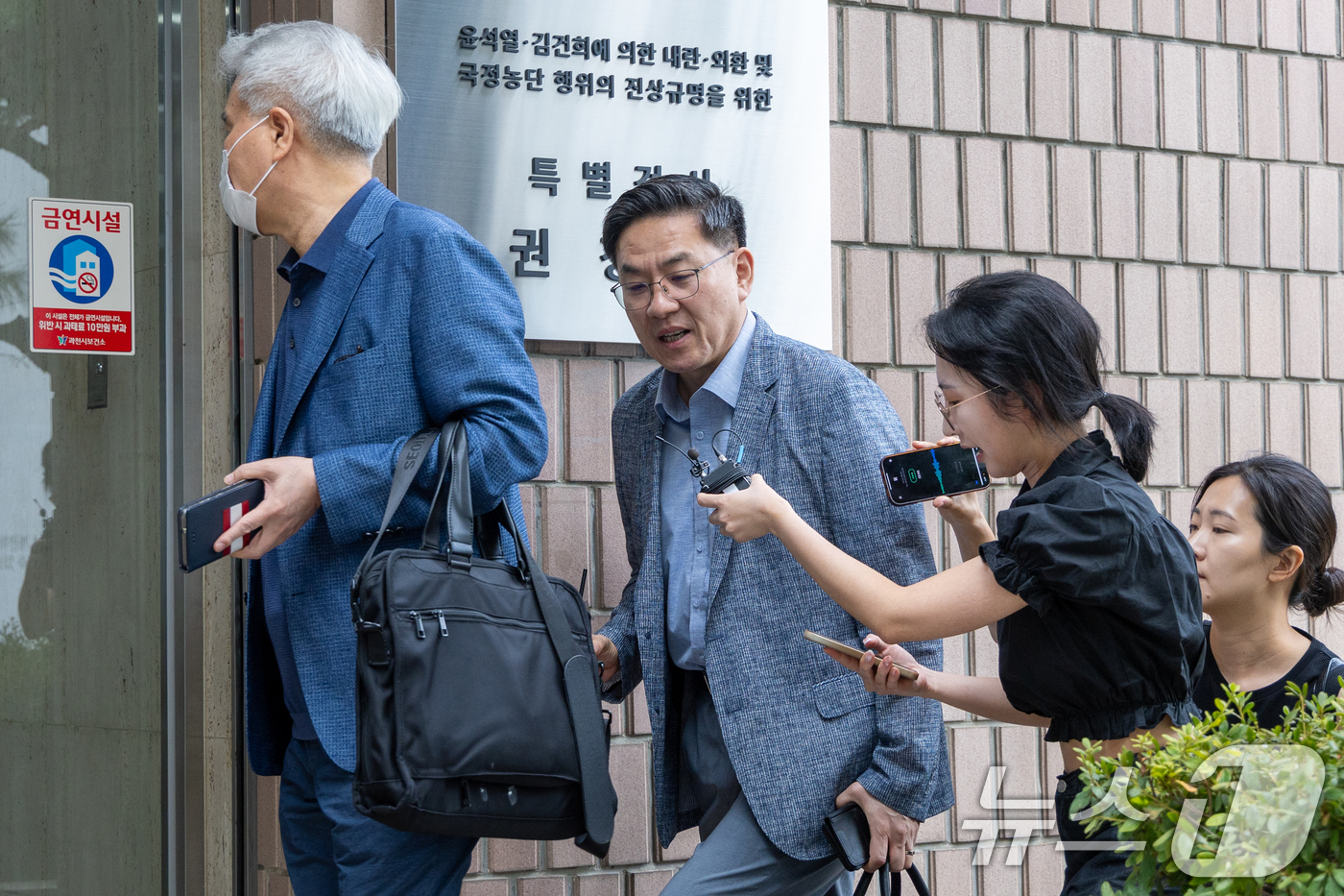 (서울=뉴스1) 안은나 기자 = 이진우 전 수도방위사령부 사령관이 11일 오전 경기 과천시 2차 종합특검팀 사무실에서 수방사 내 대테러 조직으로 알려진 '수호신 TF'(태스크포스) …