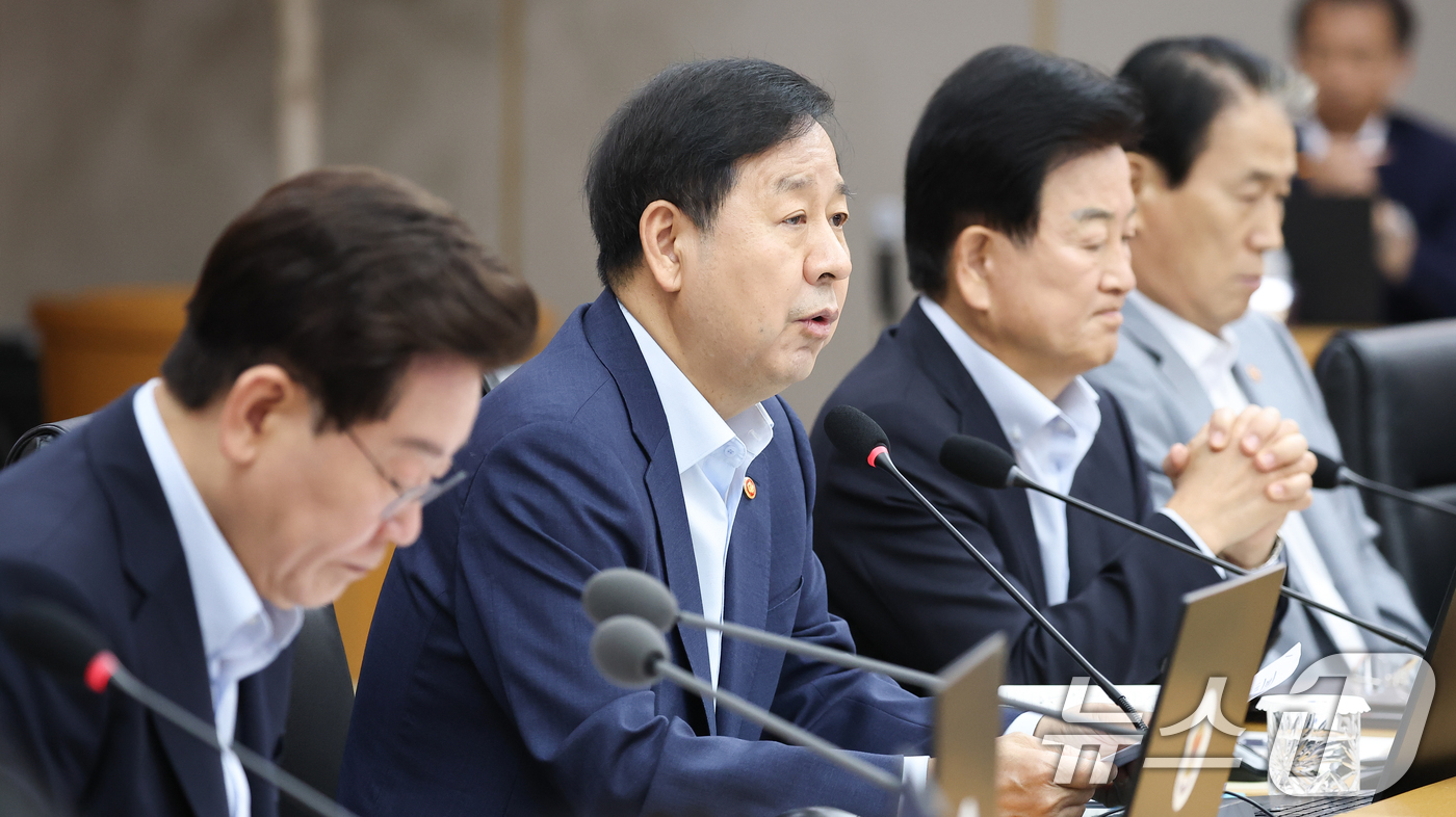 (세종=뉴스1) 허경 기자 = 구윤철 부총리 겸 재정경제부 장관이 11일 정부세종청사에서 열린 국무회의에서 보고하고 있다. (청와대통신사진기자단) 2026.8.11/뉴스1