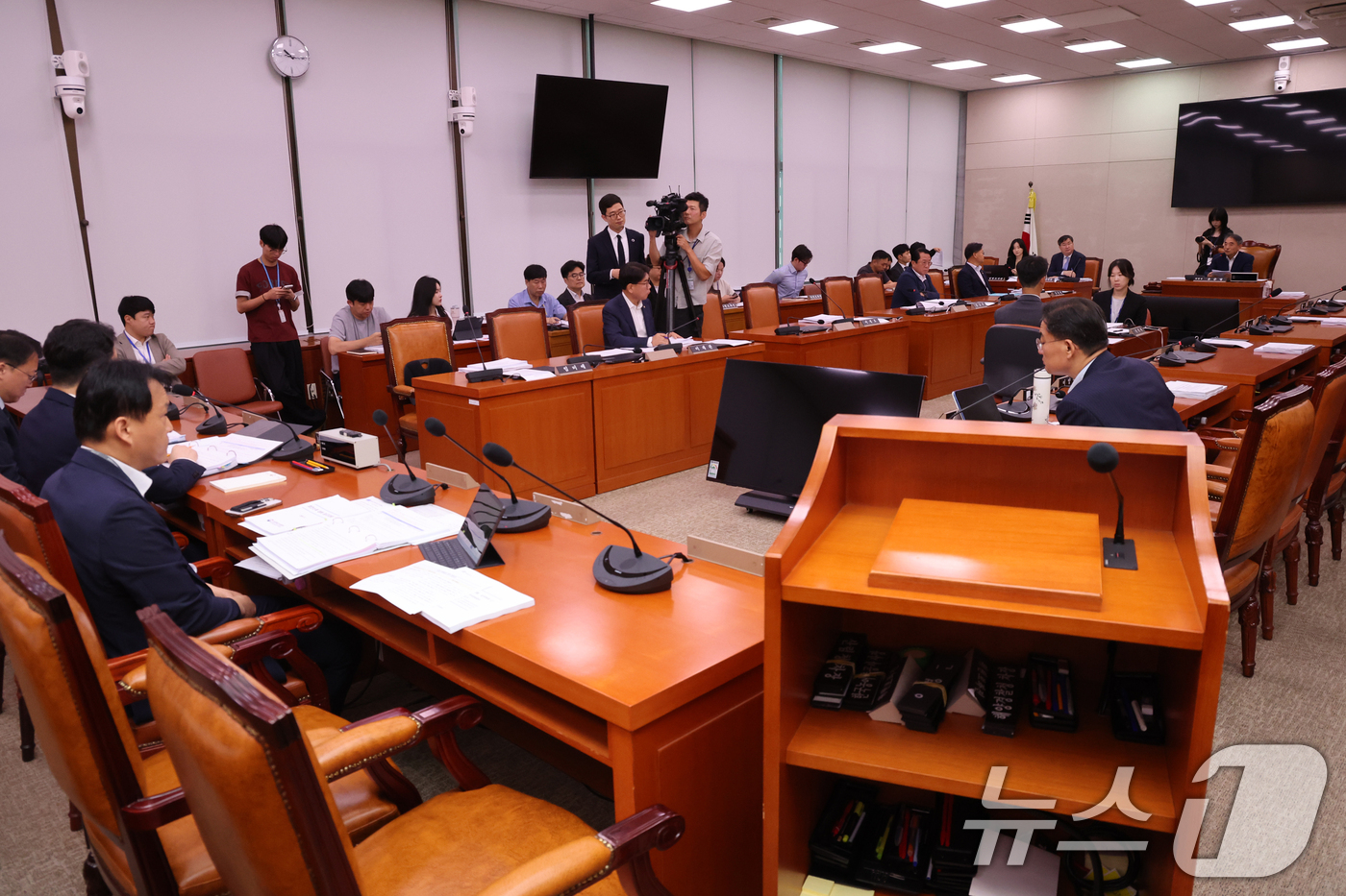 (서울=뉴스1) 황기선 기자 = 윤준병 소위원장이 11일 오전 서울 여의도 국회에서 열린 농림축산식품해양수산위원회 농림축산식품법안심사소위원회에서 발언을 하고 있다.  2026.8. …