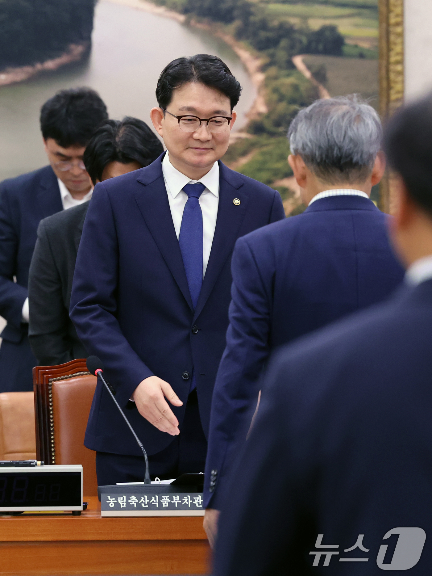 (서울=뉴스1) 황기선 기자 = 김종구 농림축산식품부 차관이 11일 오전 서울 여의도 국회에서 열린 농림축산식품해양수산위원회 농림축산식품법안심사소위원회에 참석하고 있다.  2026 …