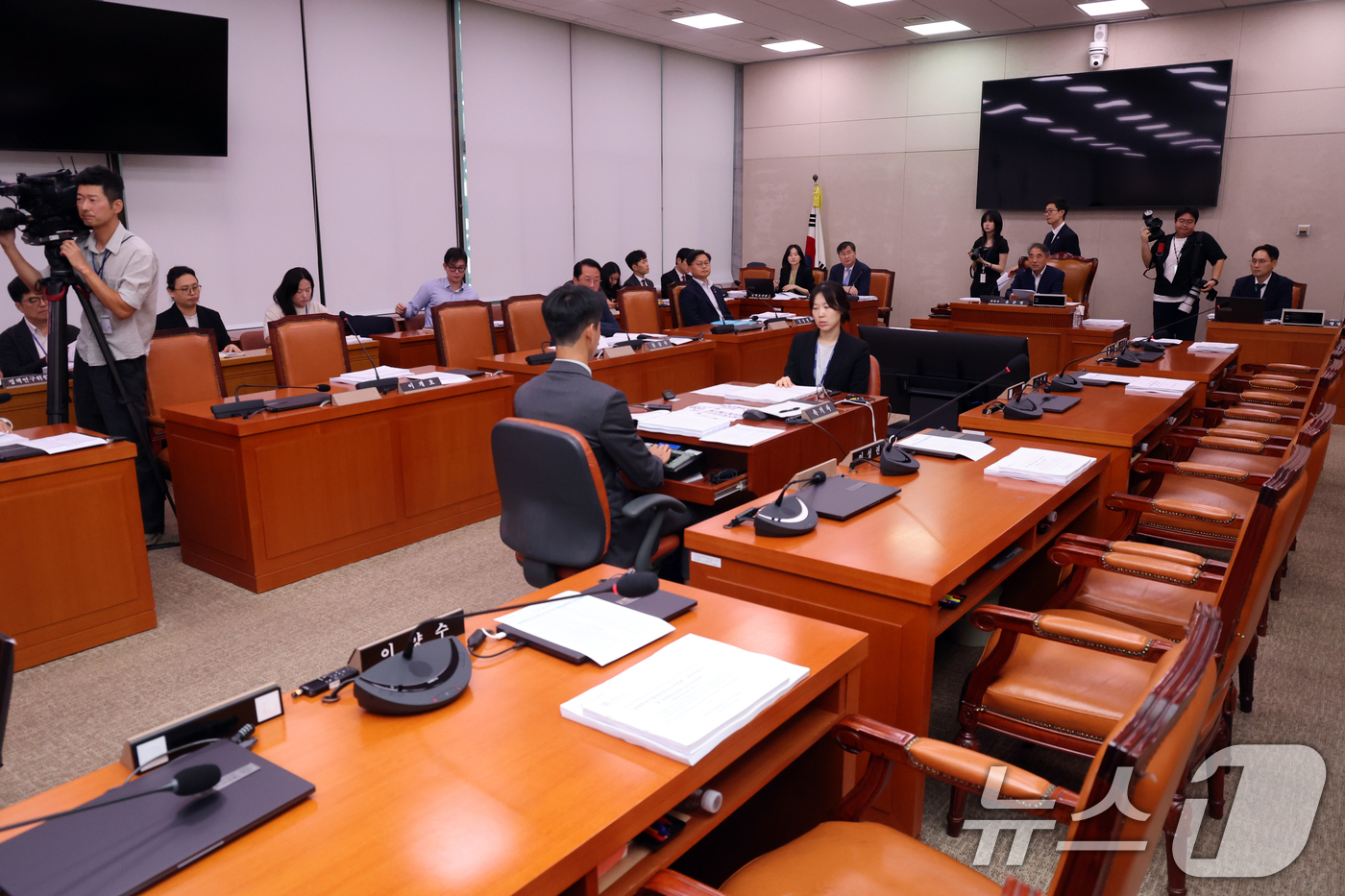 (서울=뉴스1) 황기선 기자 = 윤준병 소위원장이 11일 오전 서울 여의도 국회에서 열린 농림축산식품해양수산위원회 농림축산식품법안심사소위원회에서 발언을 하고 있다. 2026.8.1 …