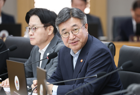 발언하는 윤호중 행정안전부 장관